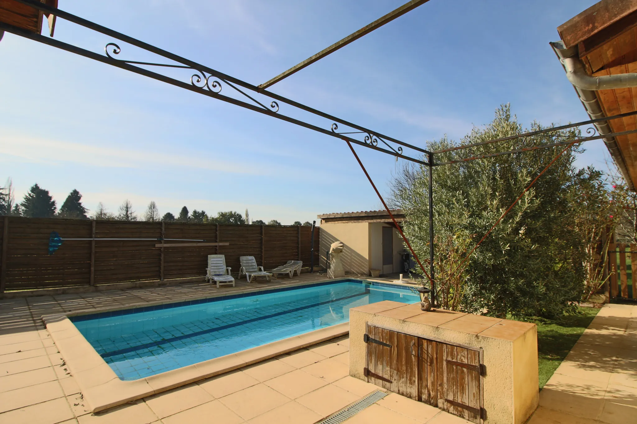 Belle maison avec piscine chauffée à Puy l'Évêque - 147 m² 