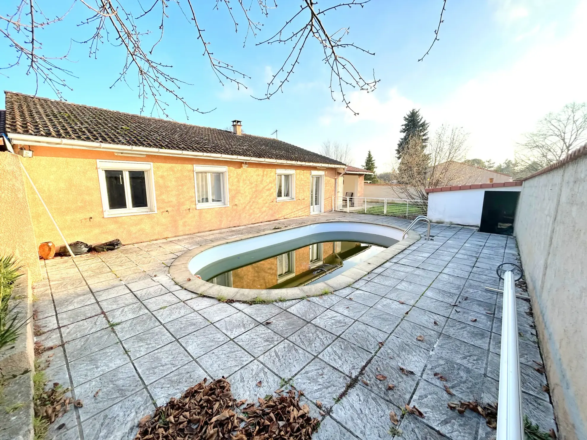 Maison à Mantes-la-Ville avec jardin et 4 chambres - Vente immobilière