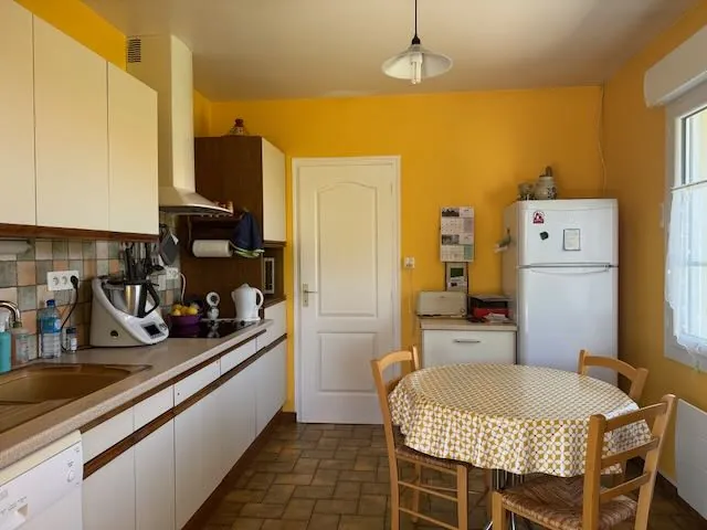 Belle maison avec sous-sol et gîte à Sainte-Hermine, 1568 m² de terrain 