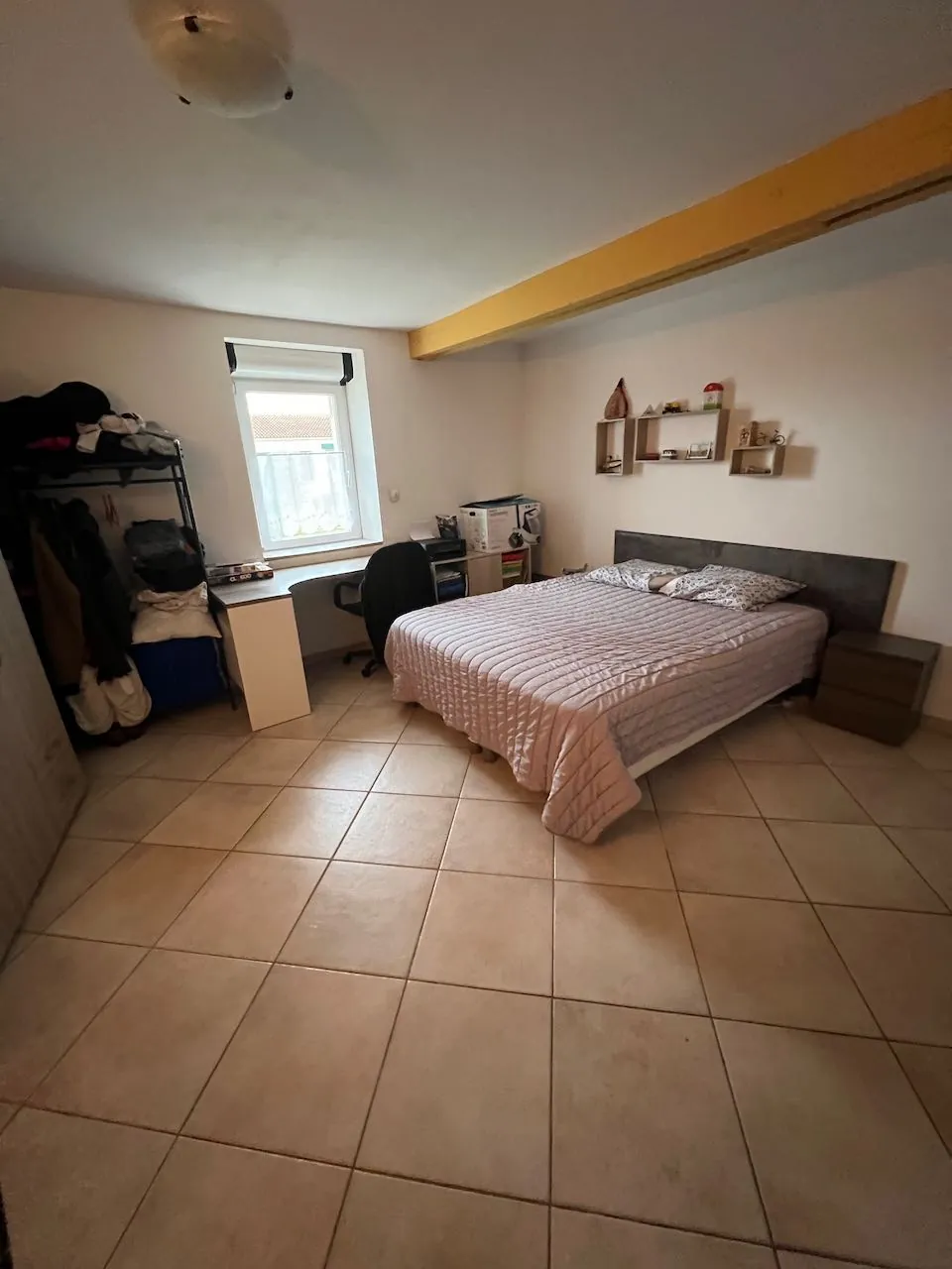 Belle maison avec sous-sol et gîte à Sainte-Hermine, 1568 m² de terrain 