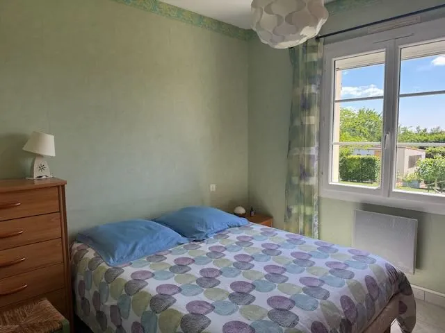 Belle maison avec sous-sol et gîte à Sainte-Hermine, 1568 m² de terrain 