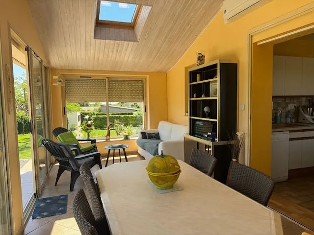 Belle maison avec sous-sol et gîte à Sainte-Hermine, 1568 m² de terrain 