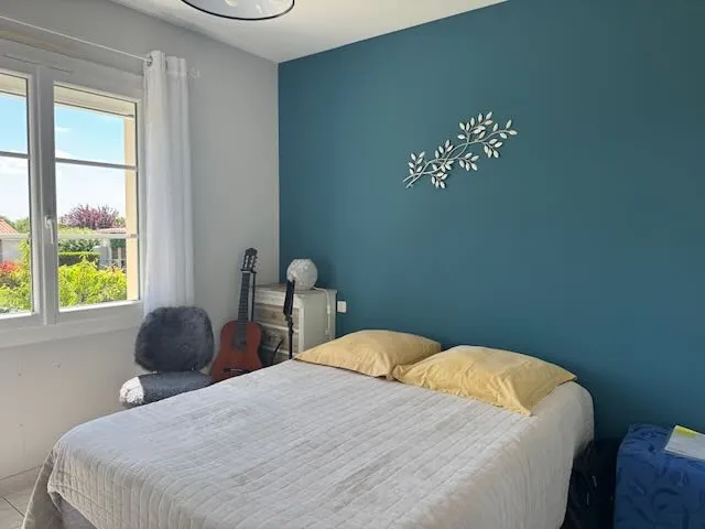 Belle maison avec sous-sol et gîte à Sainte-Hermine, 1568 m² de terrain 