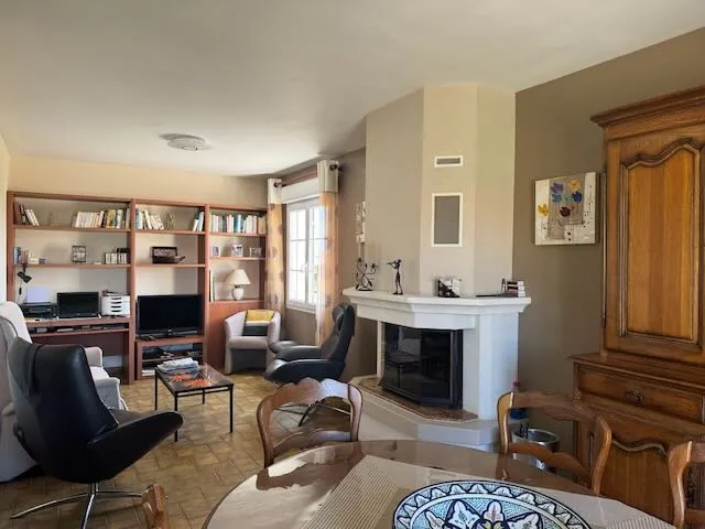 Belle maison avec sous-sol et gîte à Sainte-Hermine, 1568 m² de terrain 