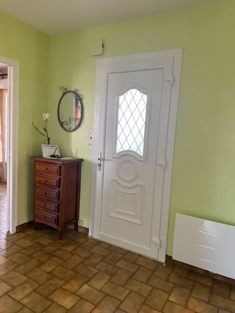 Belle maison avec sous-sol et gîte à Sainte-Hermine, 1568 m² de terrain 