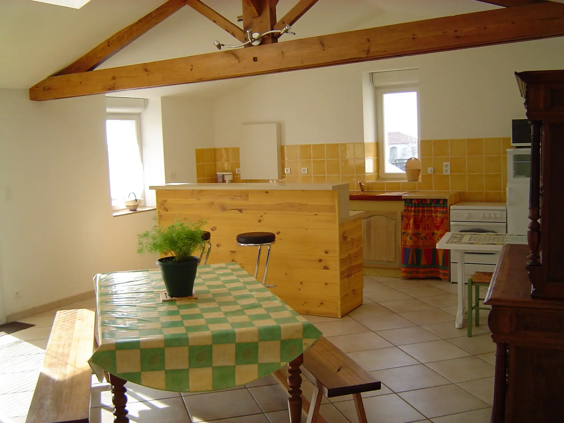 Belle maison avec sous-sol et gîte à Sainte-Hermine, 1568 m² de terrain 