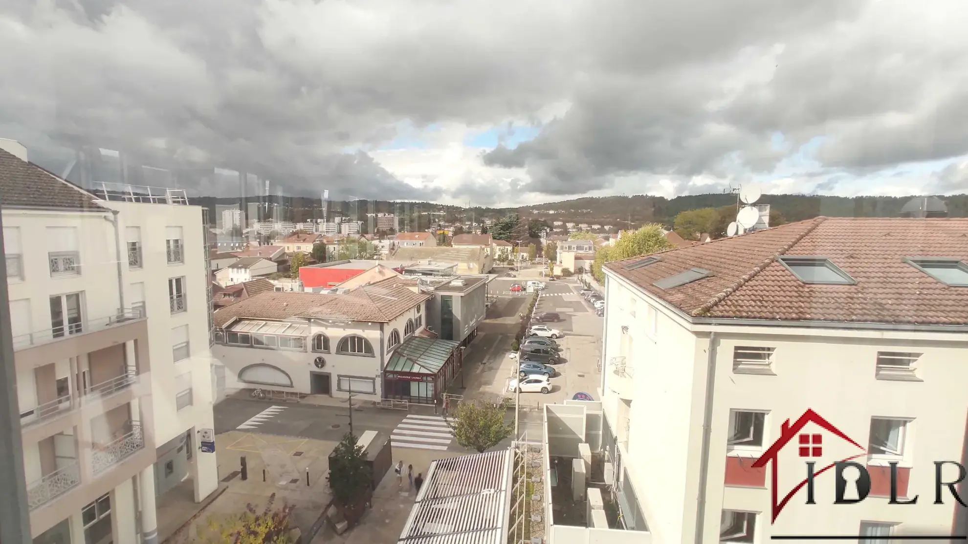 Plateau de 370 m² à vendre au centre-ville d'Oyonnax, idéal pour appartements 