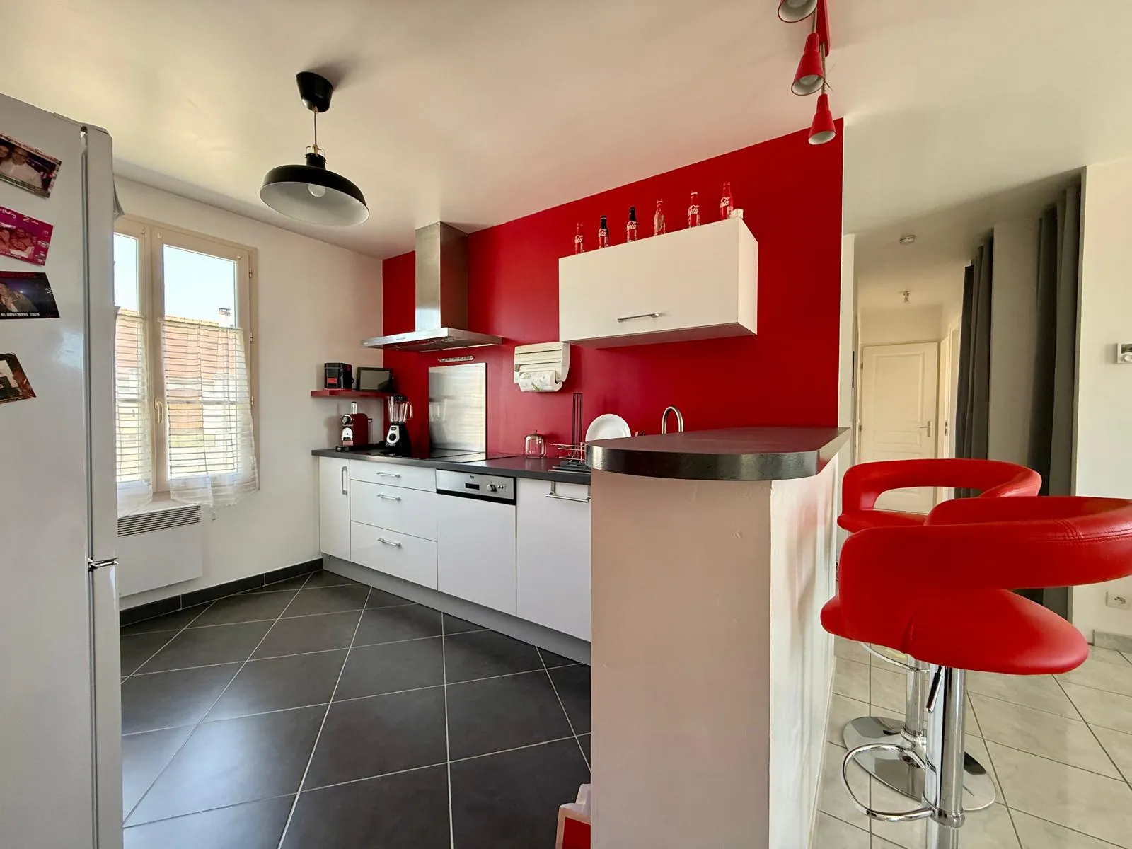 Maison de plain-pied lumineuse de 80 m² avec garage et terrain de 747 m² à Les Grandes Chappelles 