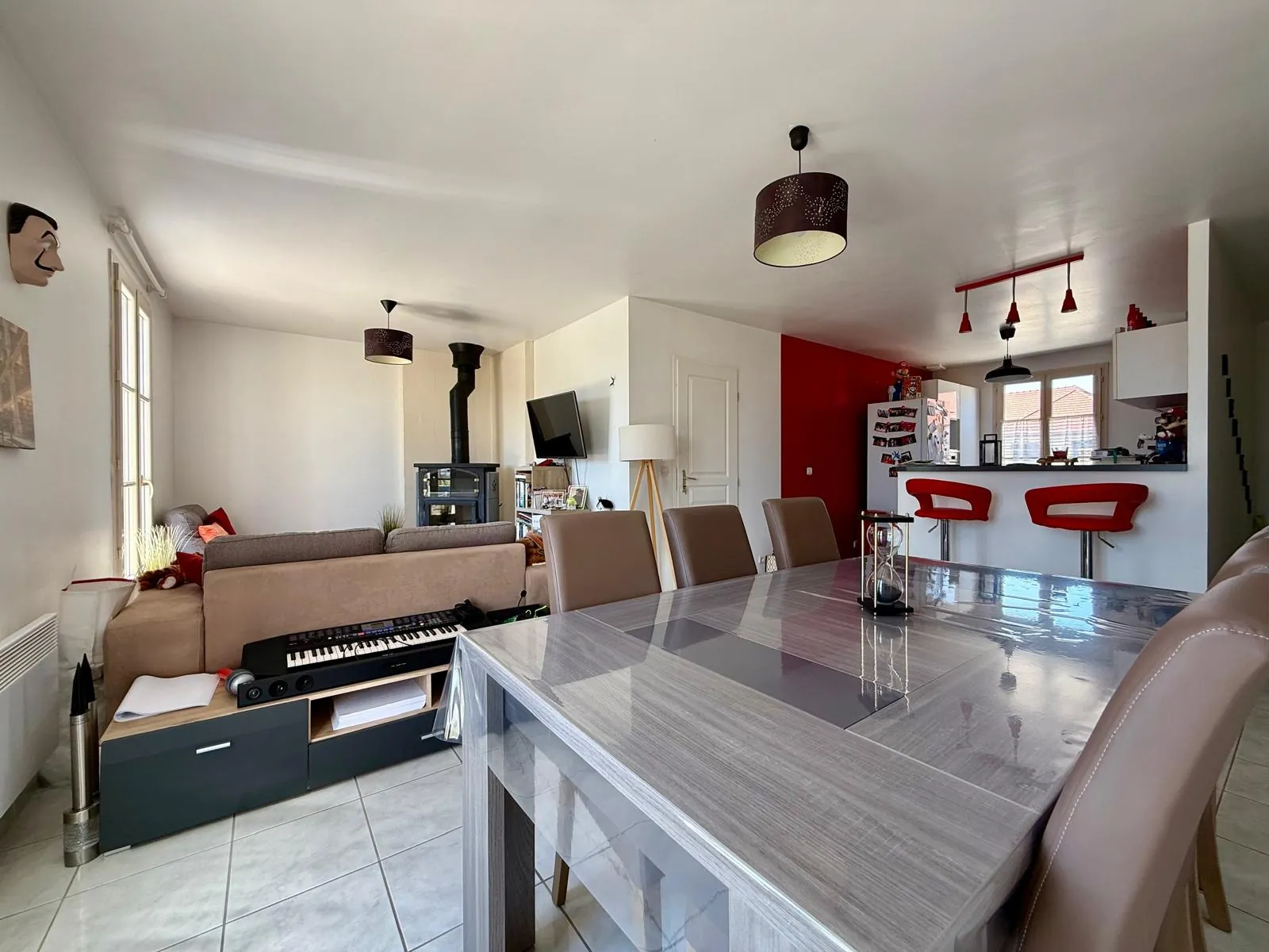 Maison de plain-pied lumineuse de 80 m² avec garage et terrain de 747 m² à Les Grandes Chappelles 