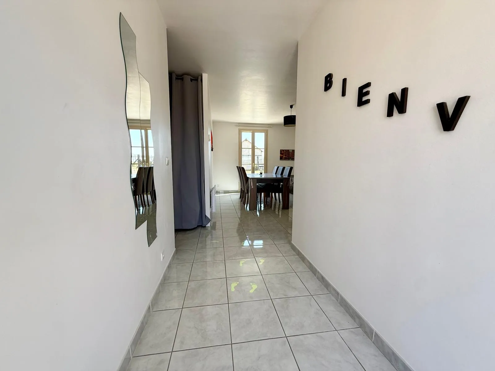 Maison de plain-pied lumineuse de 80 m² avec garage et terrain de 747 m² à Les Grandes Chappelles 