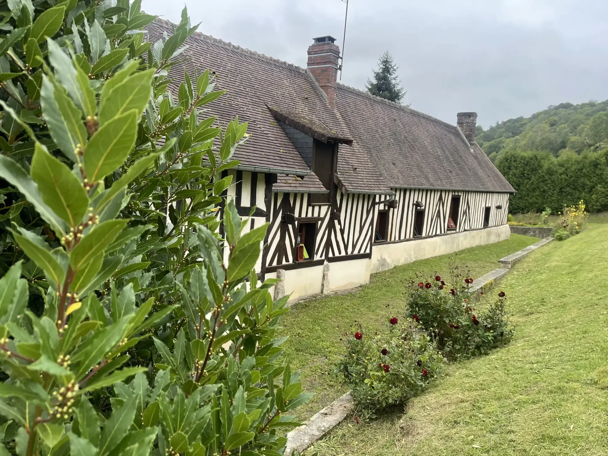 Belle longère normande avec grands espaces et plans d’eau à Canapville 
