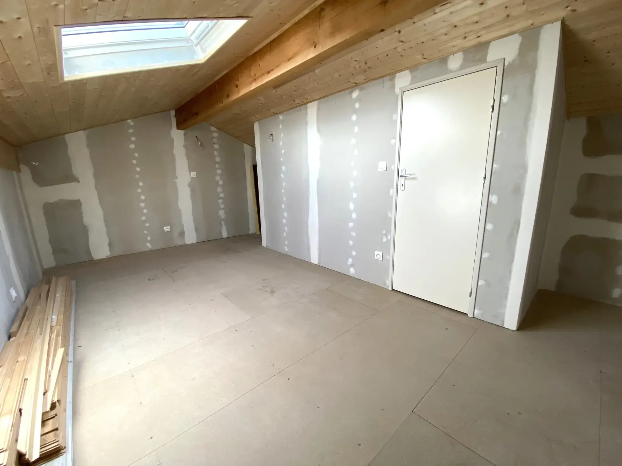 Maison moderne de 85 m² à Saint-Santin-Cantales – Belle opportunité à ne pas manquer 