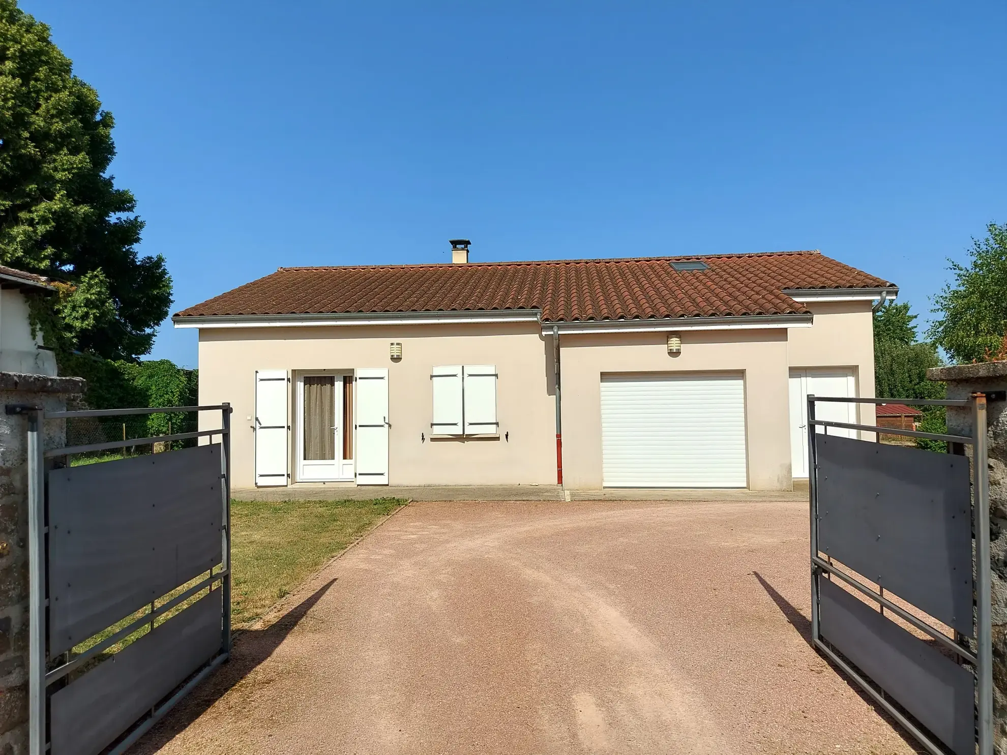 Maison moderne de 85 m² à Saint-Santin-Cantales – Belle opportunité à ne pas manquer 