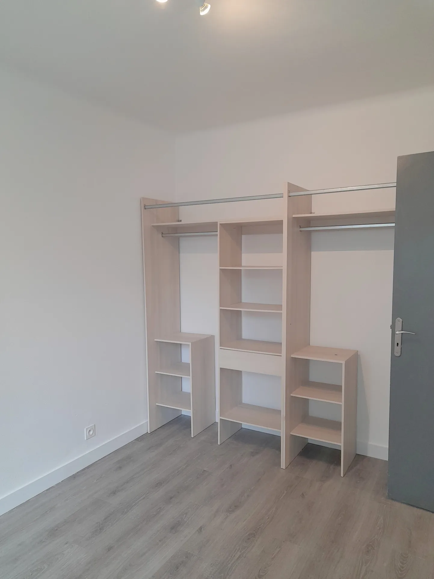 Appartement T2 rénové avec parking privé à Perpignan 