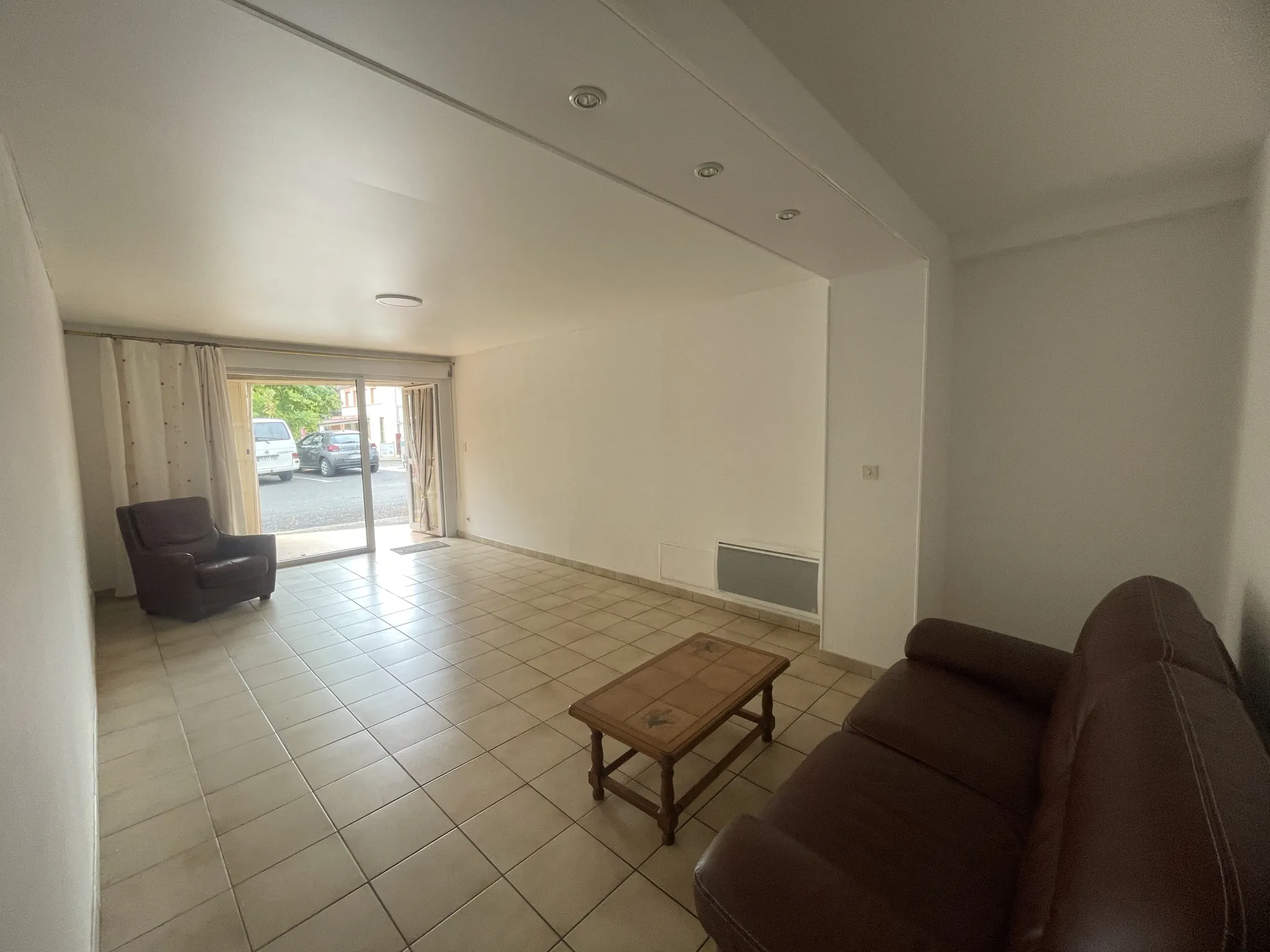 Appartement 3 pièces en rez-de-chaussée avec cour au centre de Saint-Affrique 