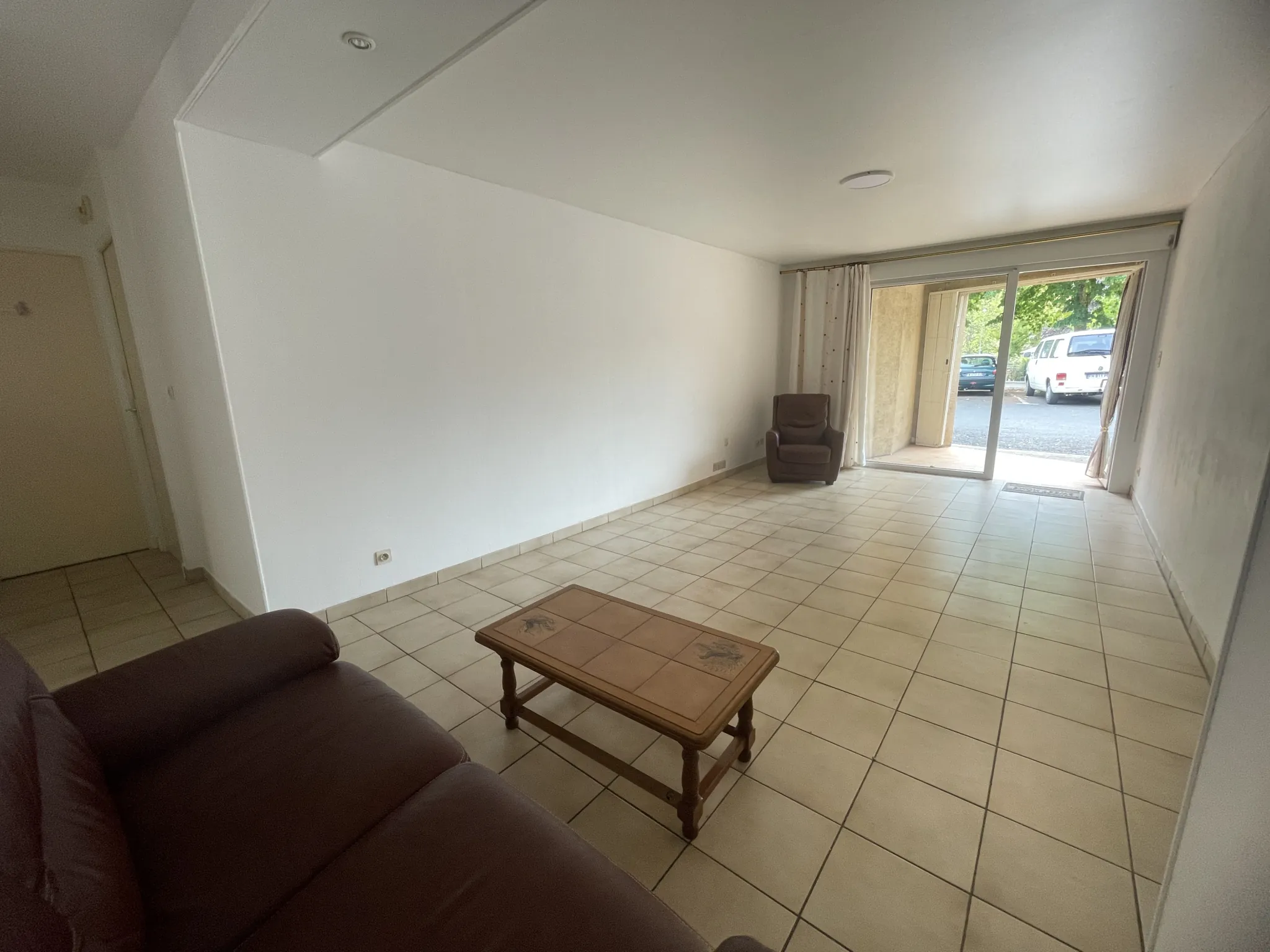 Appartement 3 pièces en rez-de-chaussée avec cour au centre de Saint-Affrique