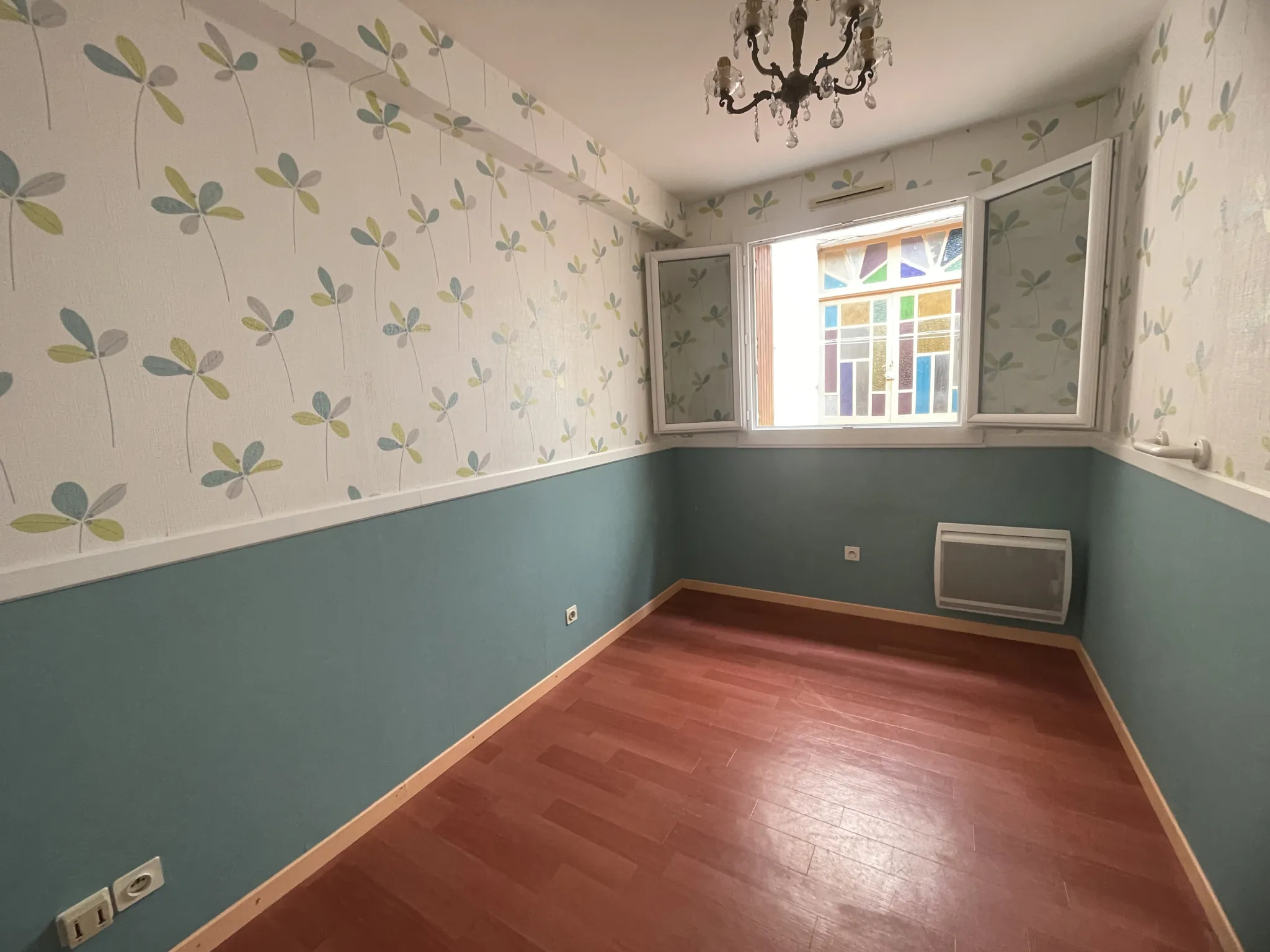 Appartement 3 pièces en rez-de-chaussée avec cour au centre de Saint-Affrique 