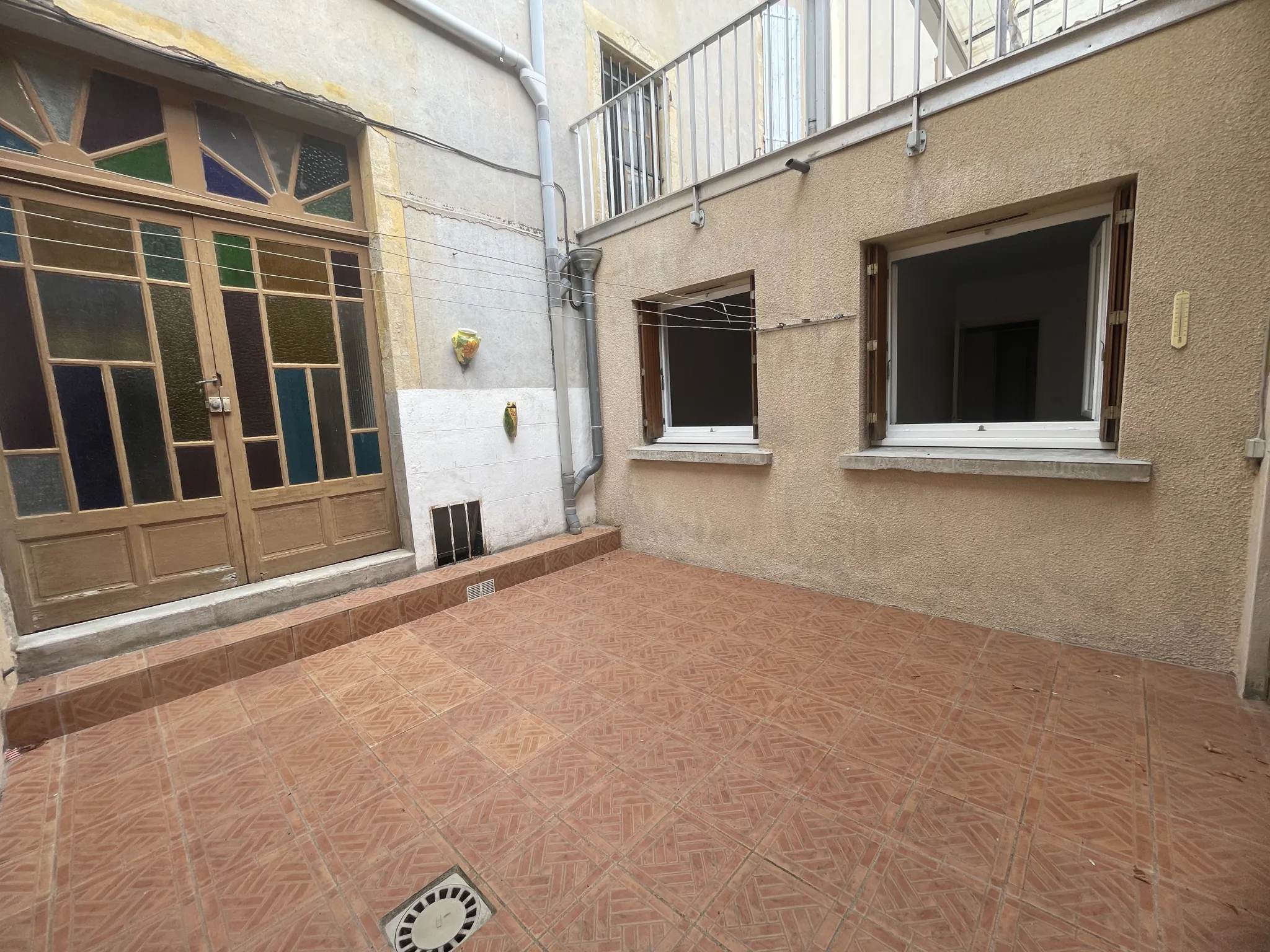 Appartement 3 pièces en rez-de-chaussée avec cour au centre de Saint-Affrique 