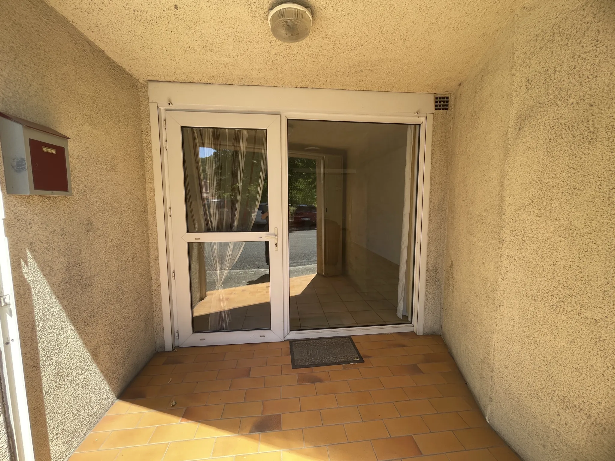 Appartement 3 pièces en rez-de-chaussée avec cour au centre de Saint-Affrique 