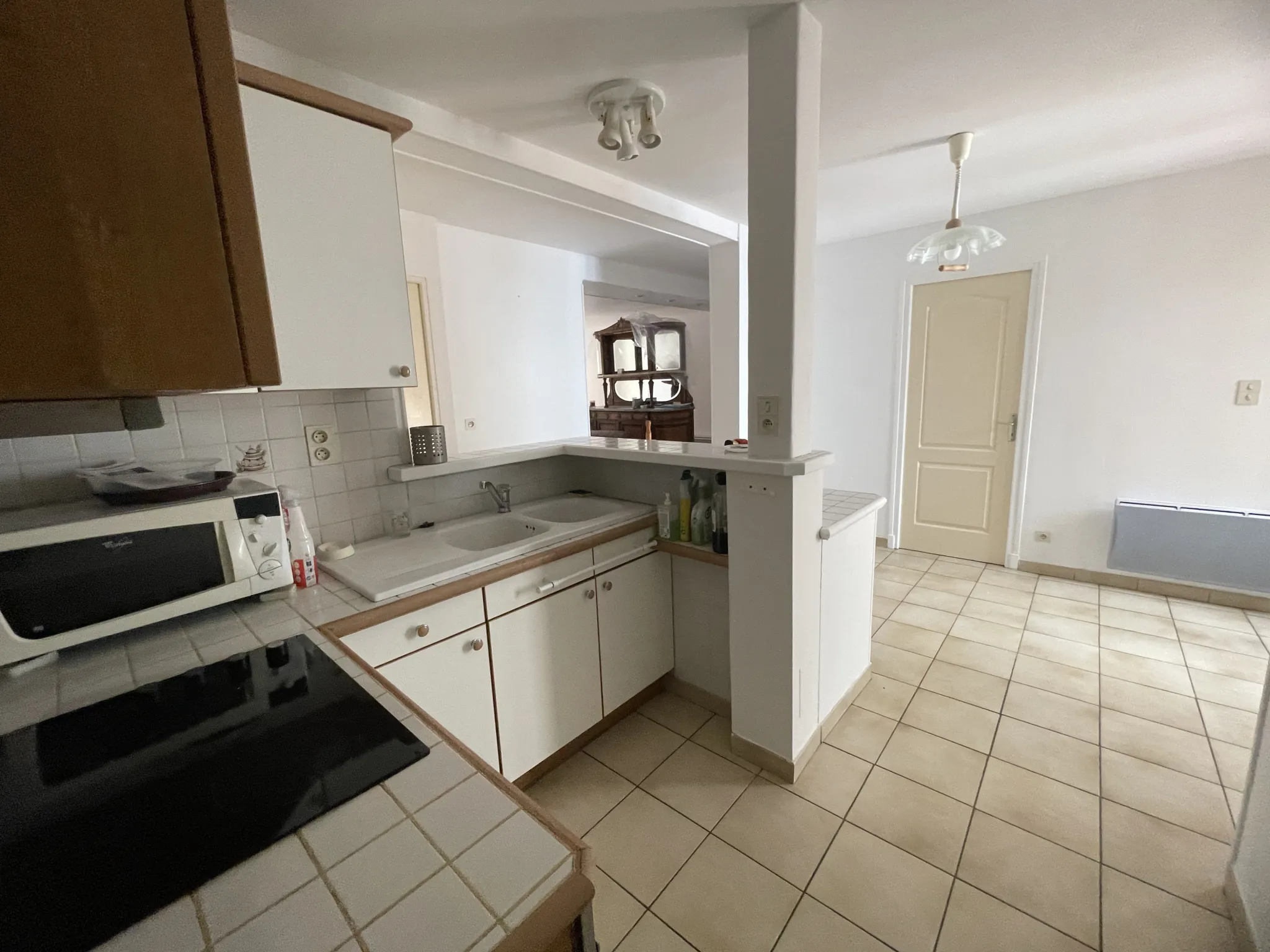 Appartement 3 pièces en rez-de-chaussée avec cour au centre de Saint-Affrique 