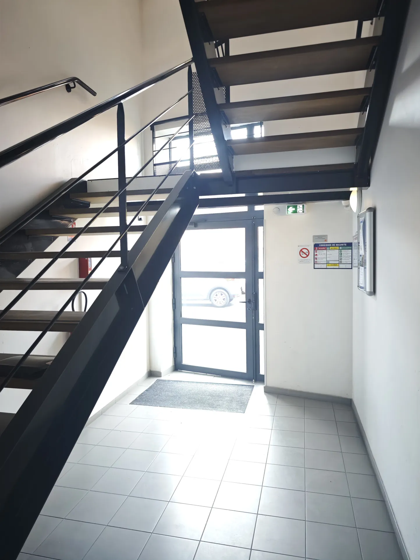 Appartement T2 avec terrasse et parking à Tourcoing, proche gare et centre-ville 