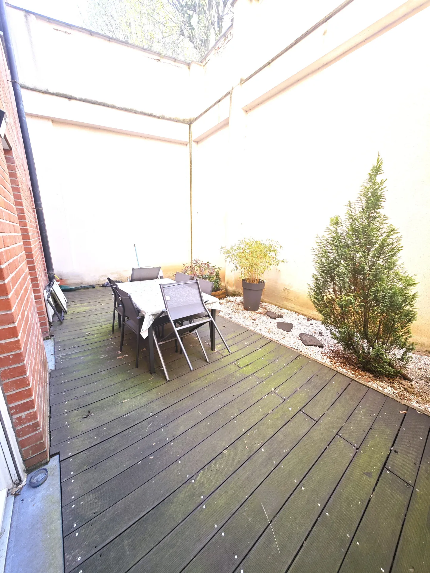 Appartement T2 avec terrasse et parking à Tourcoing, proche gare et centre-ville 