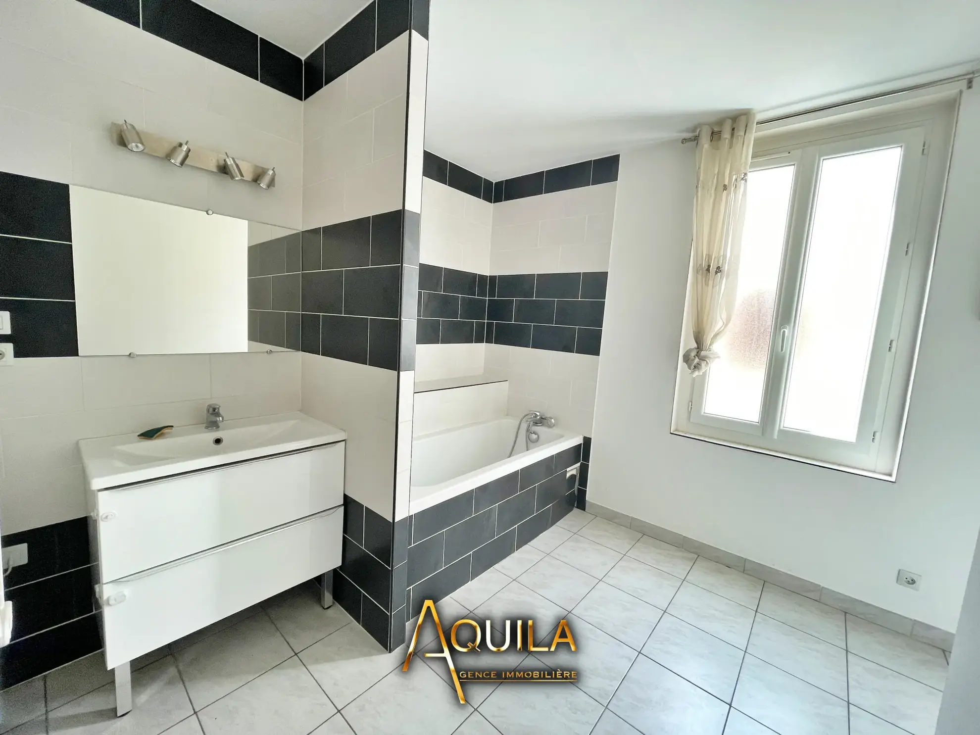 Maison de village à Béziers avec 3 chambres et forte rentabilité 