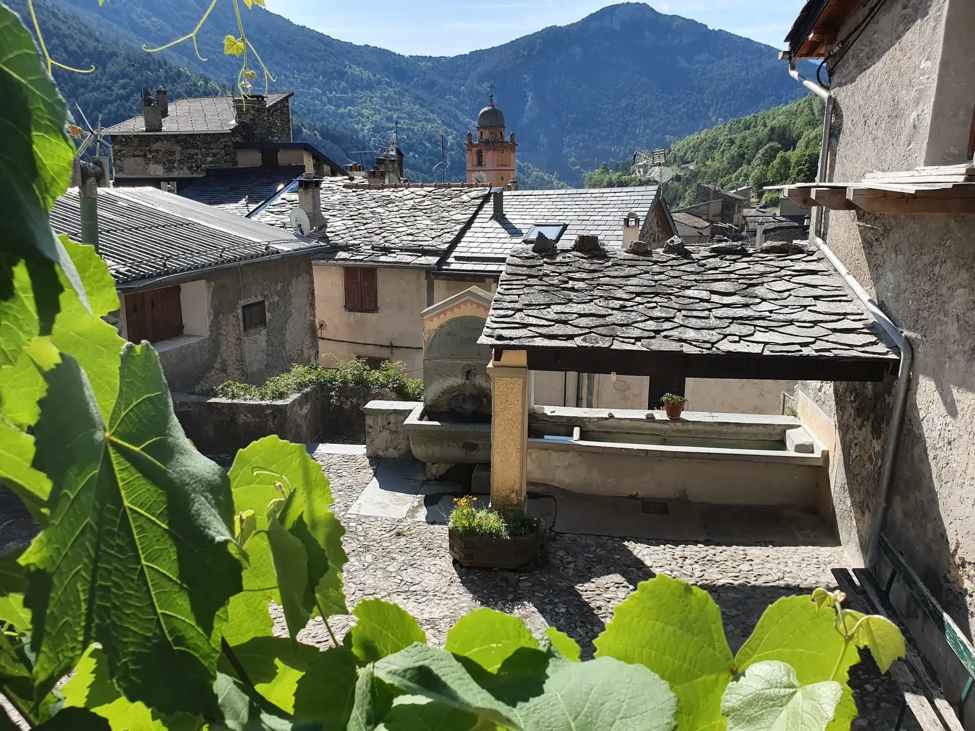 Appartement spacieux avec terrasse à Tende, village paisible en vente