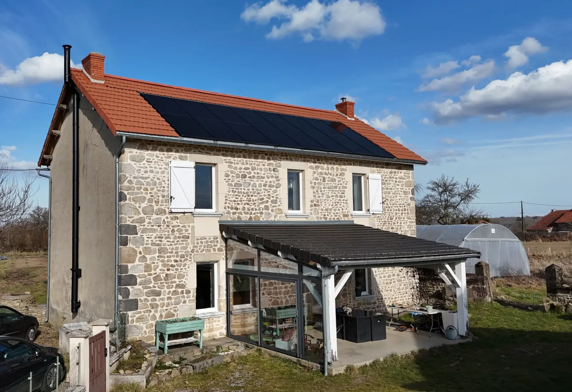 Belle maison 3 chambres avec terrasse, grange et terrain dans les Combrailles 