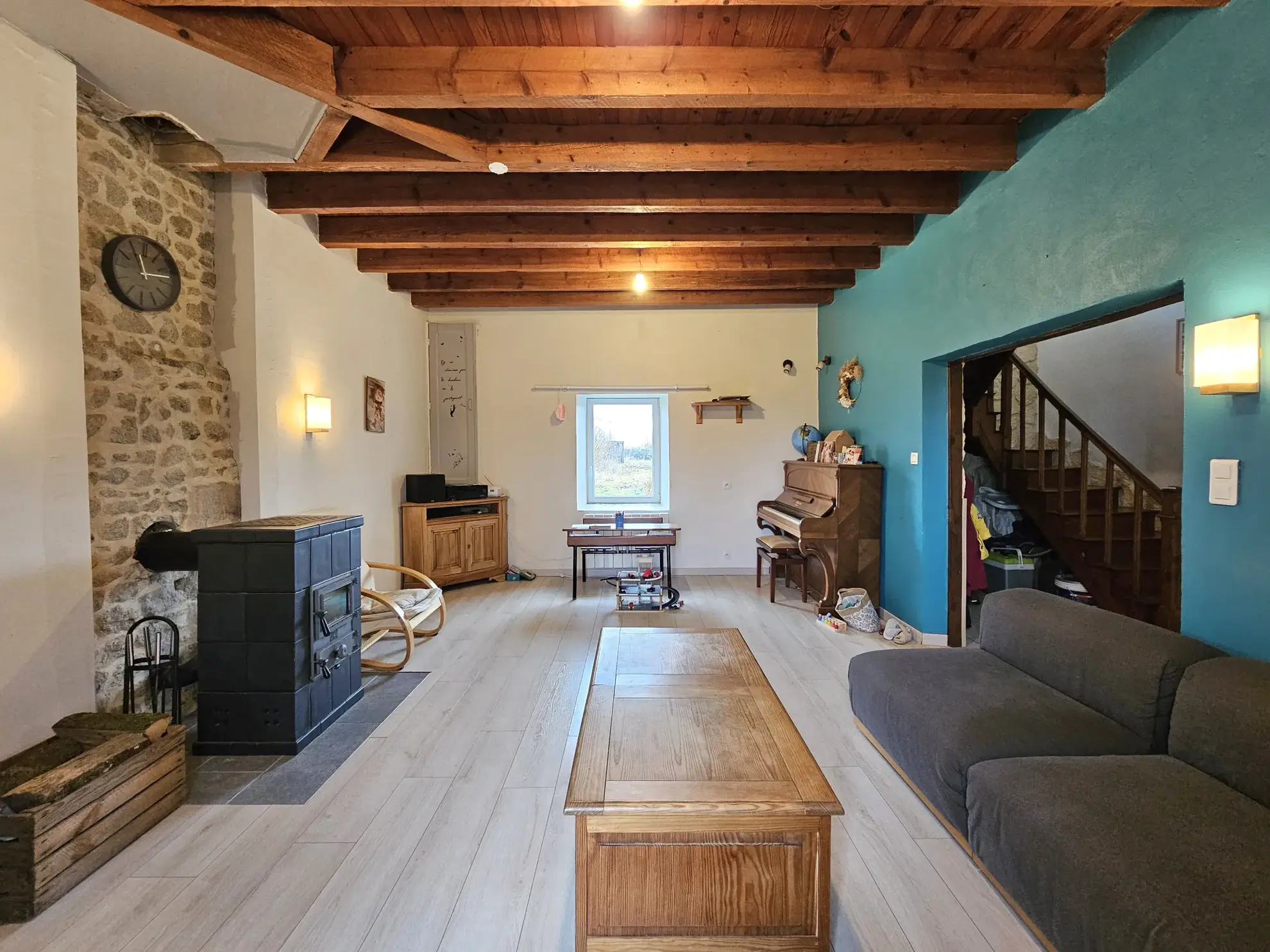 Belle maison 3 chambres avec terrasse, grange et terrain dans les Combrailles 