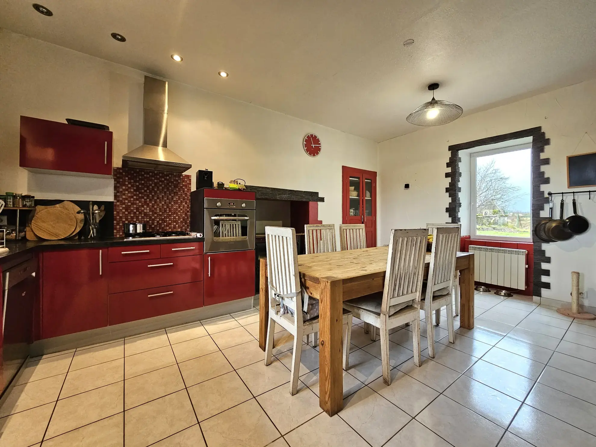 Belle maison 3 chambres avec terrasse, grange et terrain dans les Combrailles 