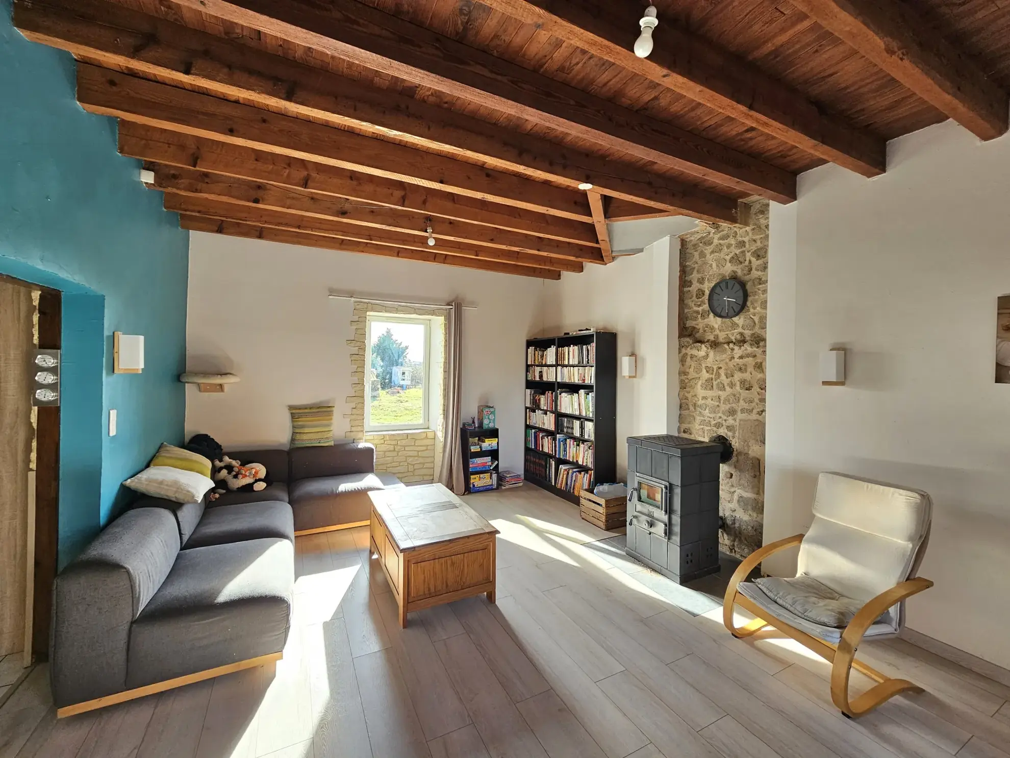 Belle maison 3 chambres avec terrasse, grange et terrain dans les Combrailles 