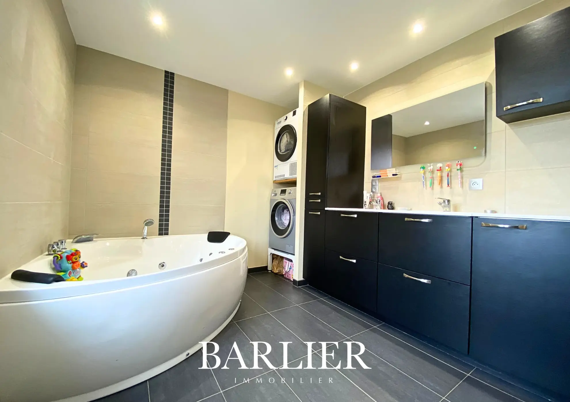 Appartement duplex 4 pièces avec garage à Ittenheim, bonne isolation et faibles charges 