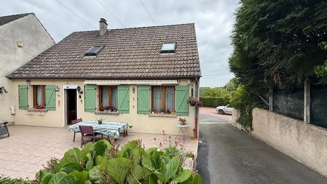 Pavillon familial avec sous-sol total et jardin à Cambronne-lès-Clermont 
