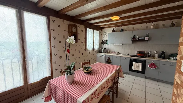 Pavillon familial avec sous-sol total et jardin à Cambronne-lès-Clermont 