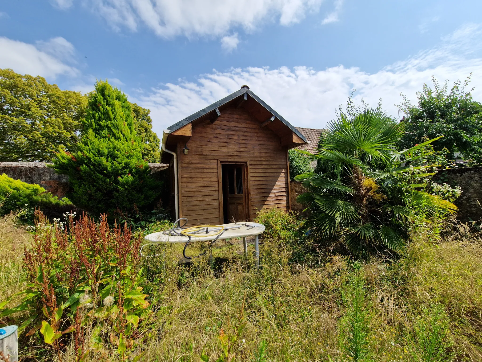 Maison spacieuse avec piscine et grande pièce de vie à Autun 
