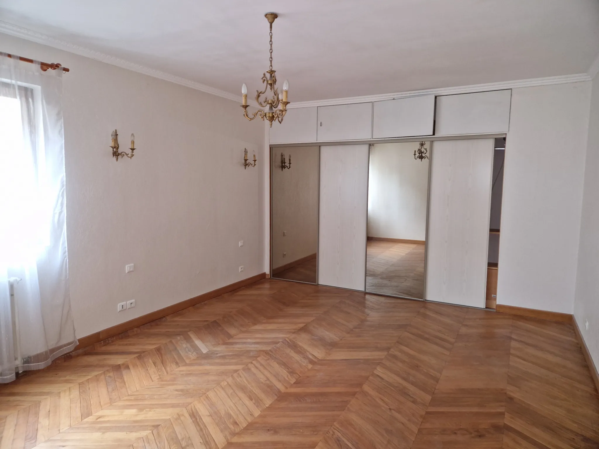 Maison spacieuse avec piscine et grande pièce de vie à Autun 