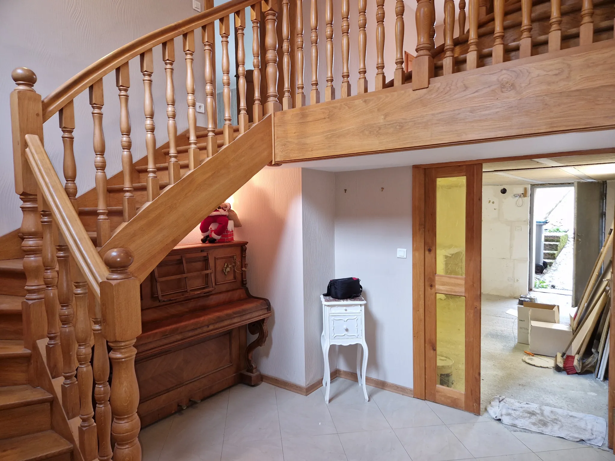 Maison spacieuse avec piscine et grande pièce de vie à Autun 
