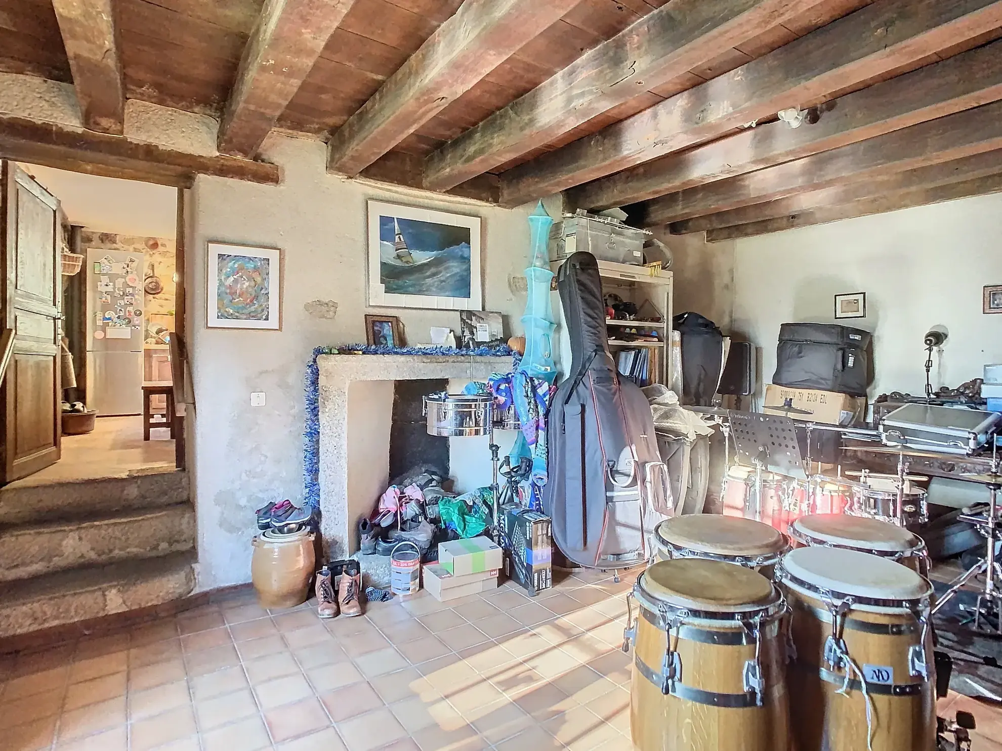 Maison en pierre à vendre avec terrain et grandes granges en Creuse 