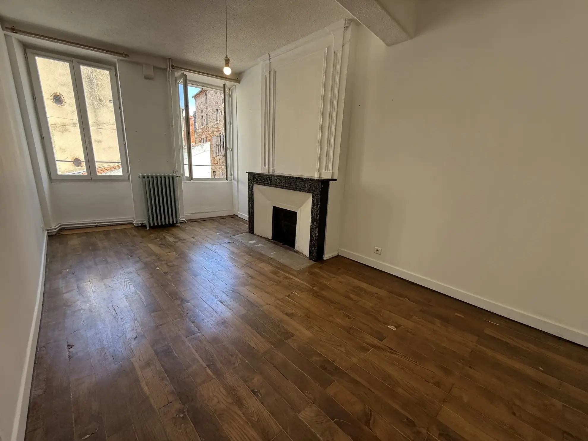 Maison de ville à Gannat - 159m², garage, 4 chambres, charme d'origine 