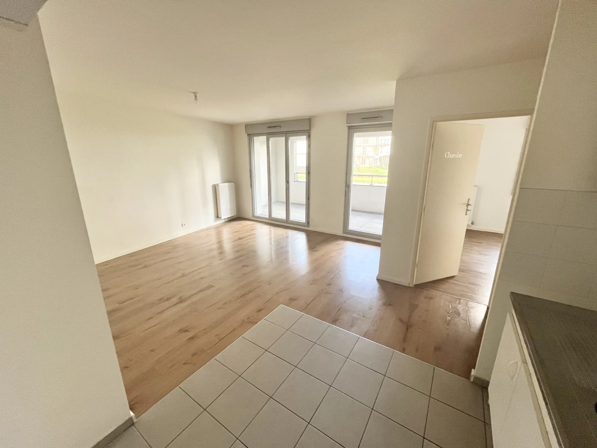 Bel appartement 3 pièces de 64 m² à Chelles avec terrasse et parking 