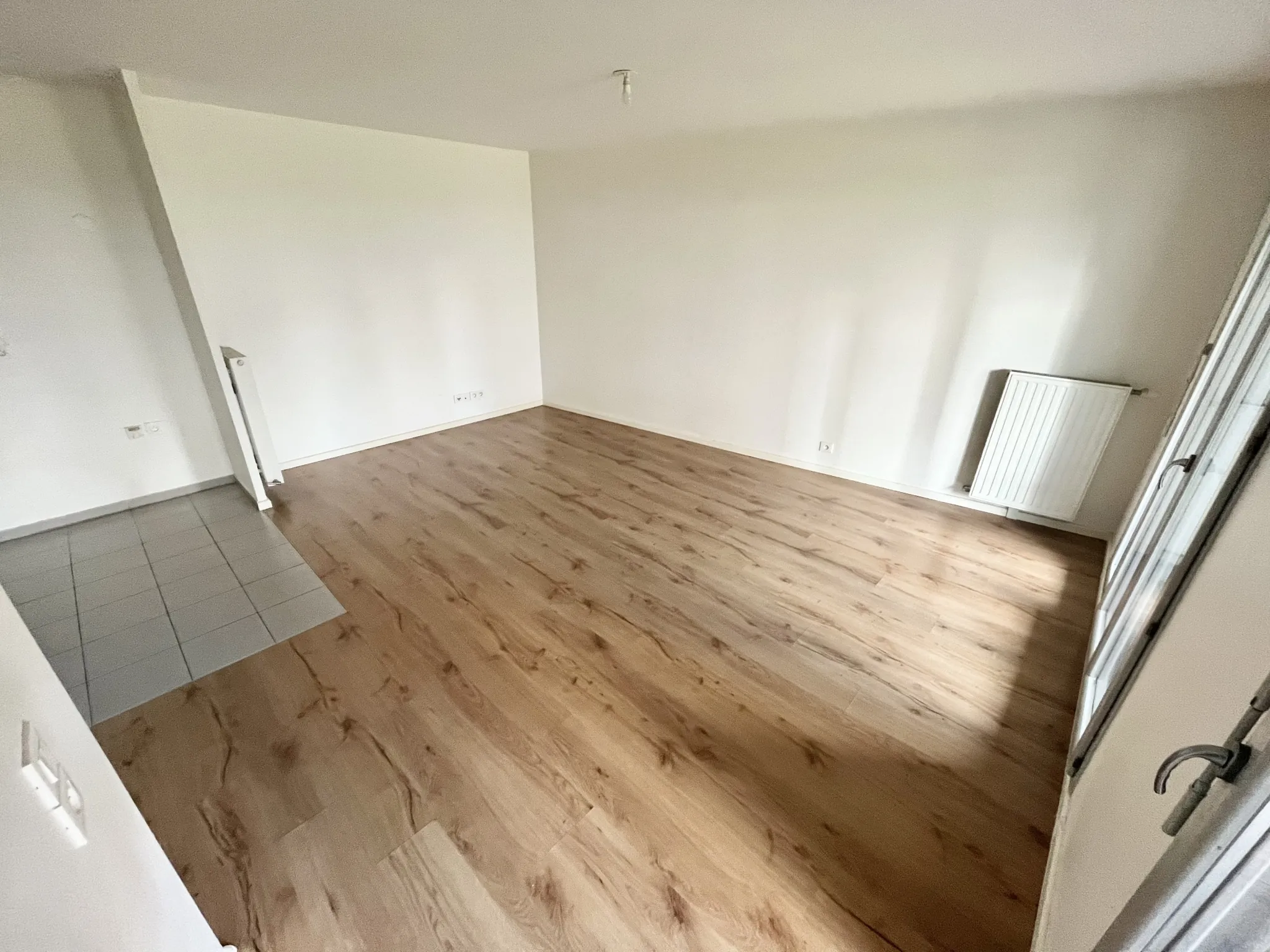 Bel appartement 3 pièces de 64 m² à Chelles avec terrasse et parking