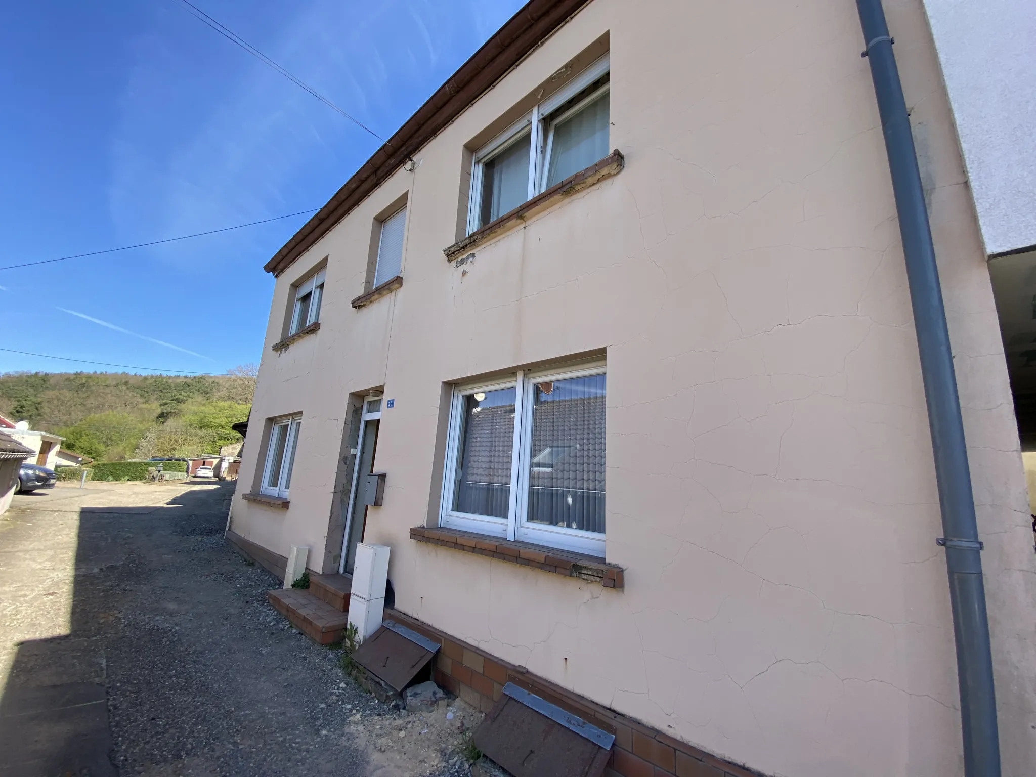 Maison de village à vendre à Creutzwald de 174 m² avec dépendances et grand terrain