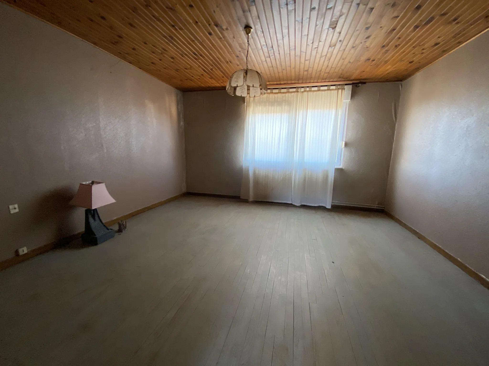 Maison de village à vendre à Creutzwald de 174 m² avec dépendances et grand terrain 