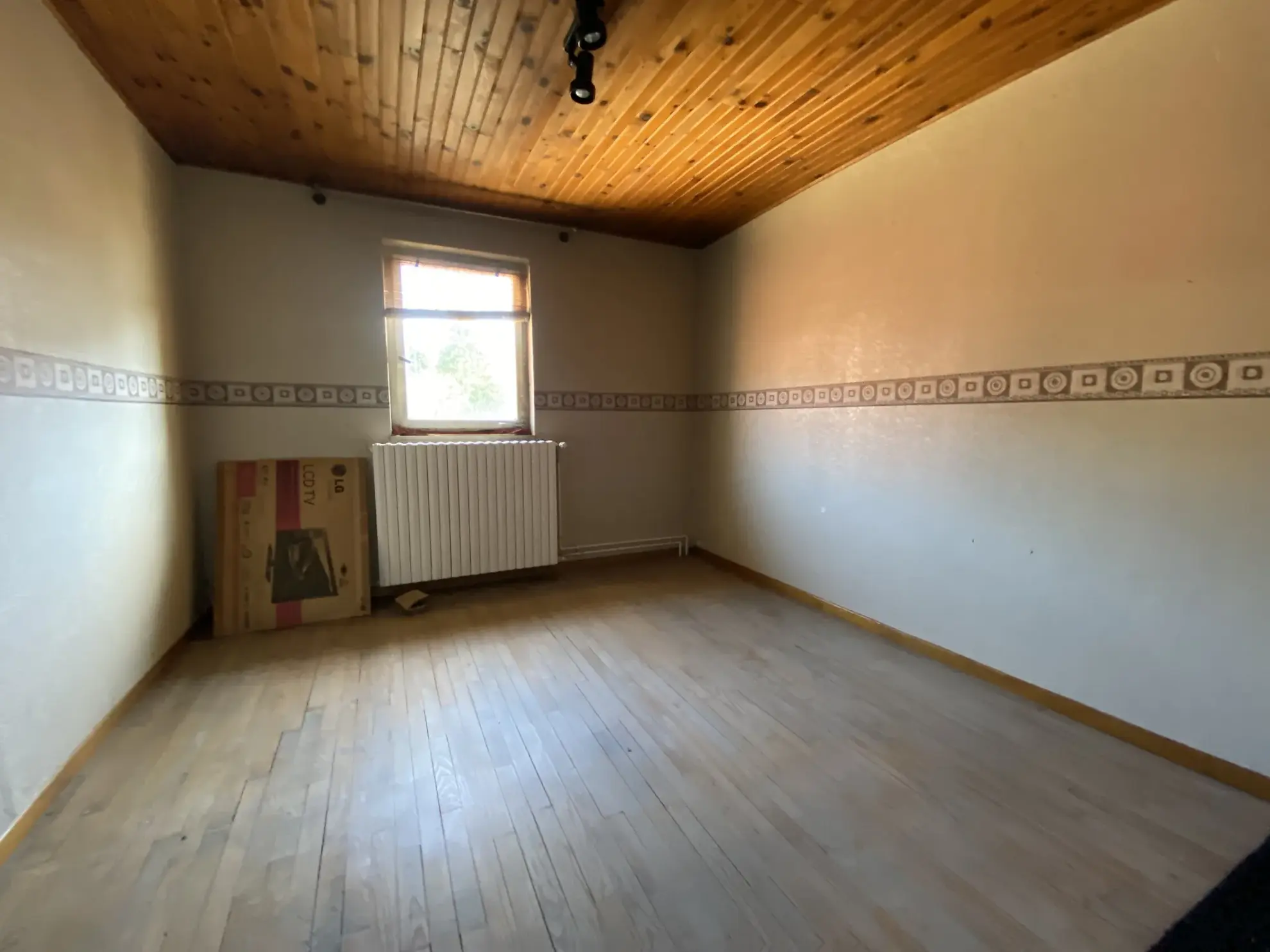 Maison de village à vendre à Creutzwald de 174 m² avec dépendances et grand terrain 