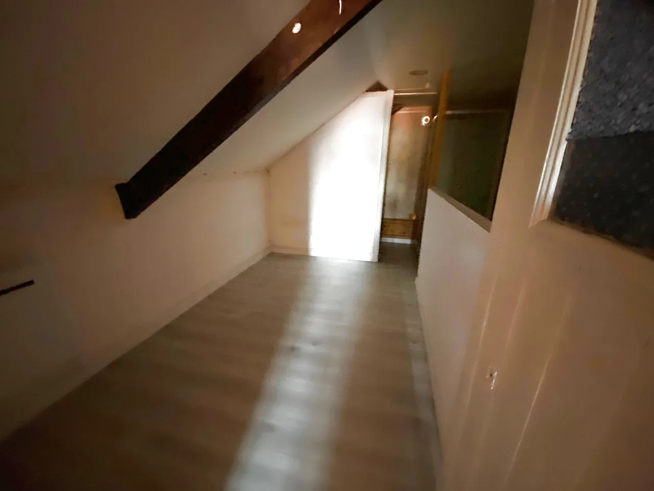 Maison à Sars Poteries de 75 m² avec jardin, idéale pour investisseur ou couple 