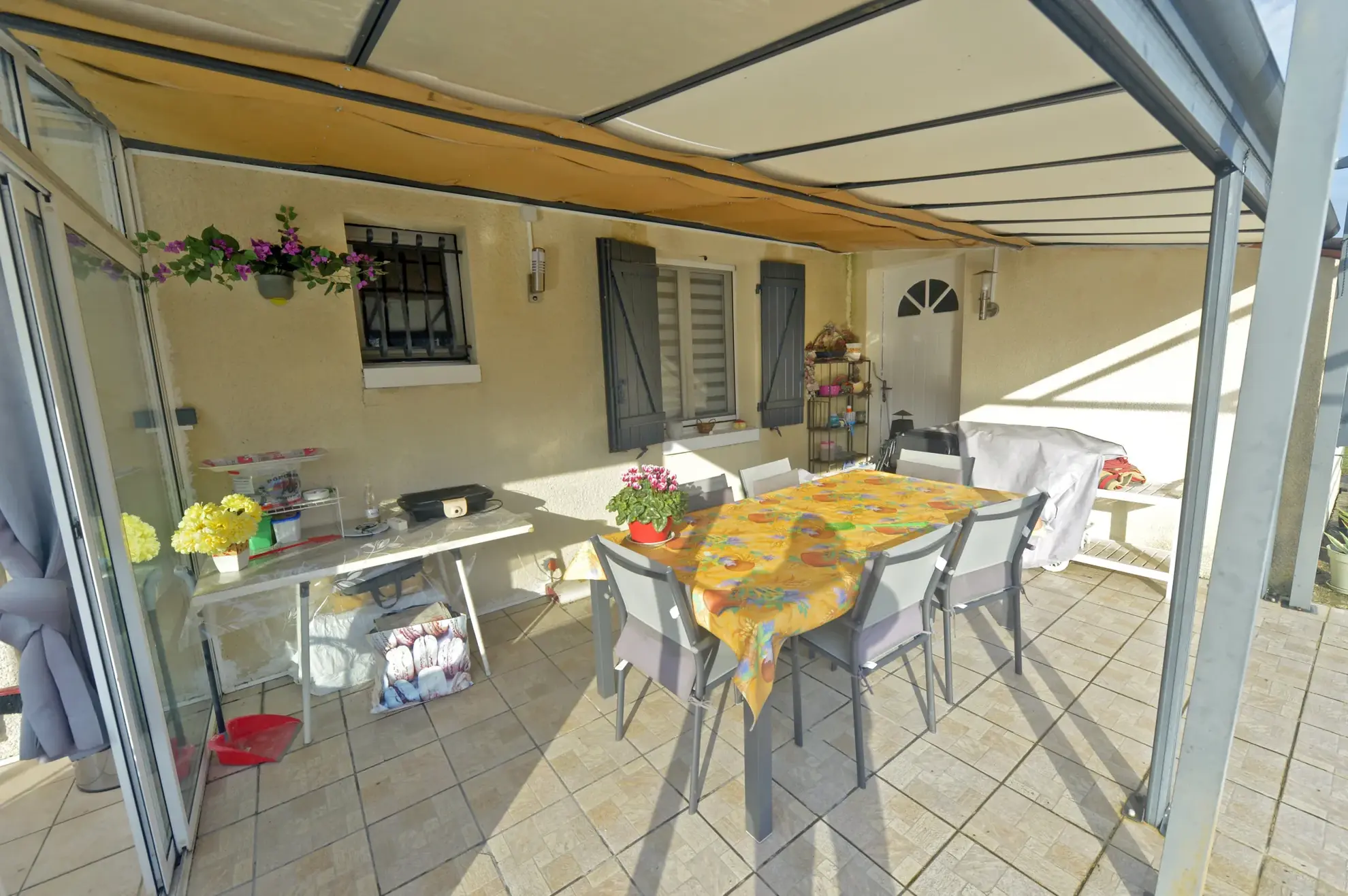 Belle maison avec piscine, jardin et équipements modernes à Cozes 