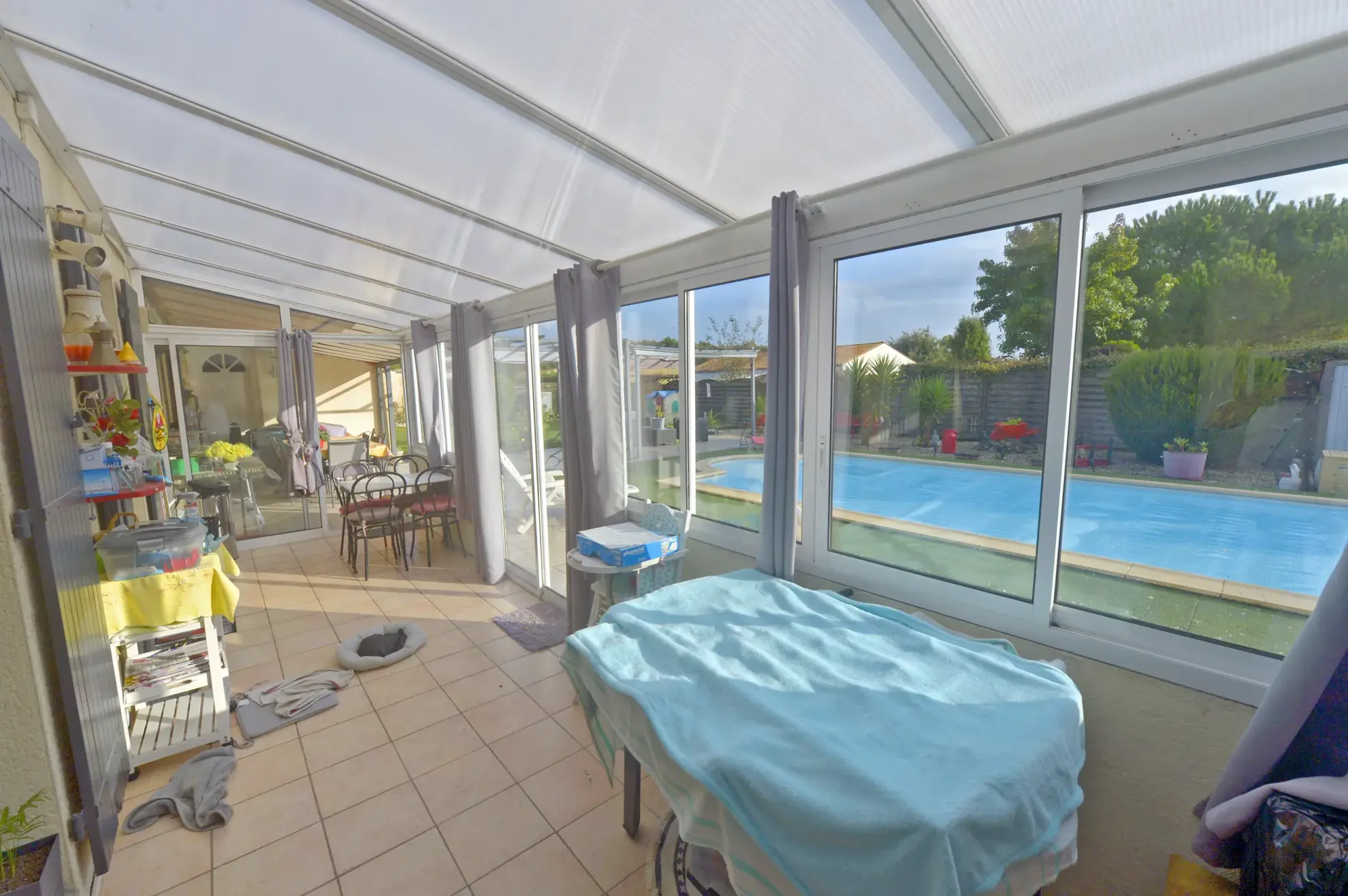 Belle maison avec piscine, jardin et équipements modernes à Cozes 