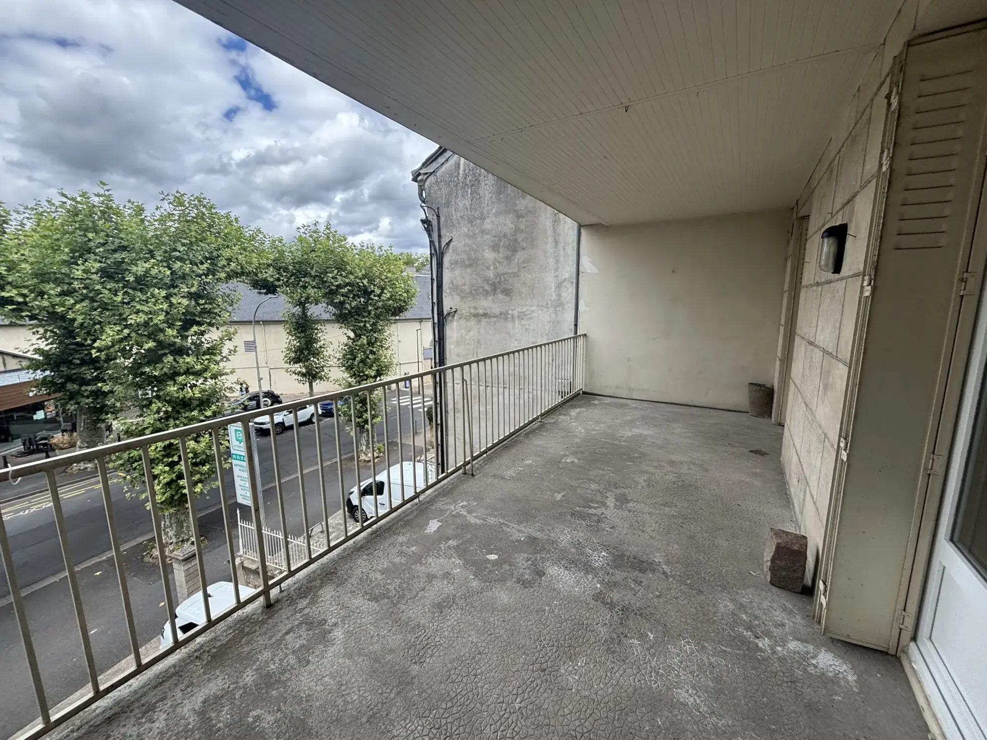 Appartement T4 rénové avec terrasse et parking au cœur de Brive 