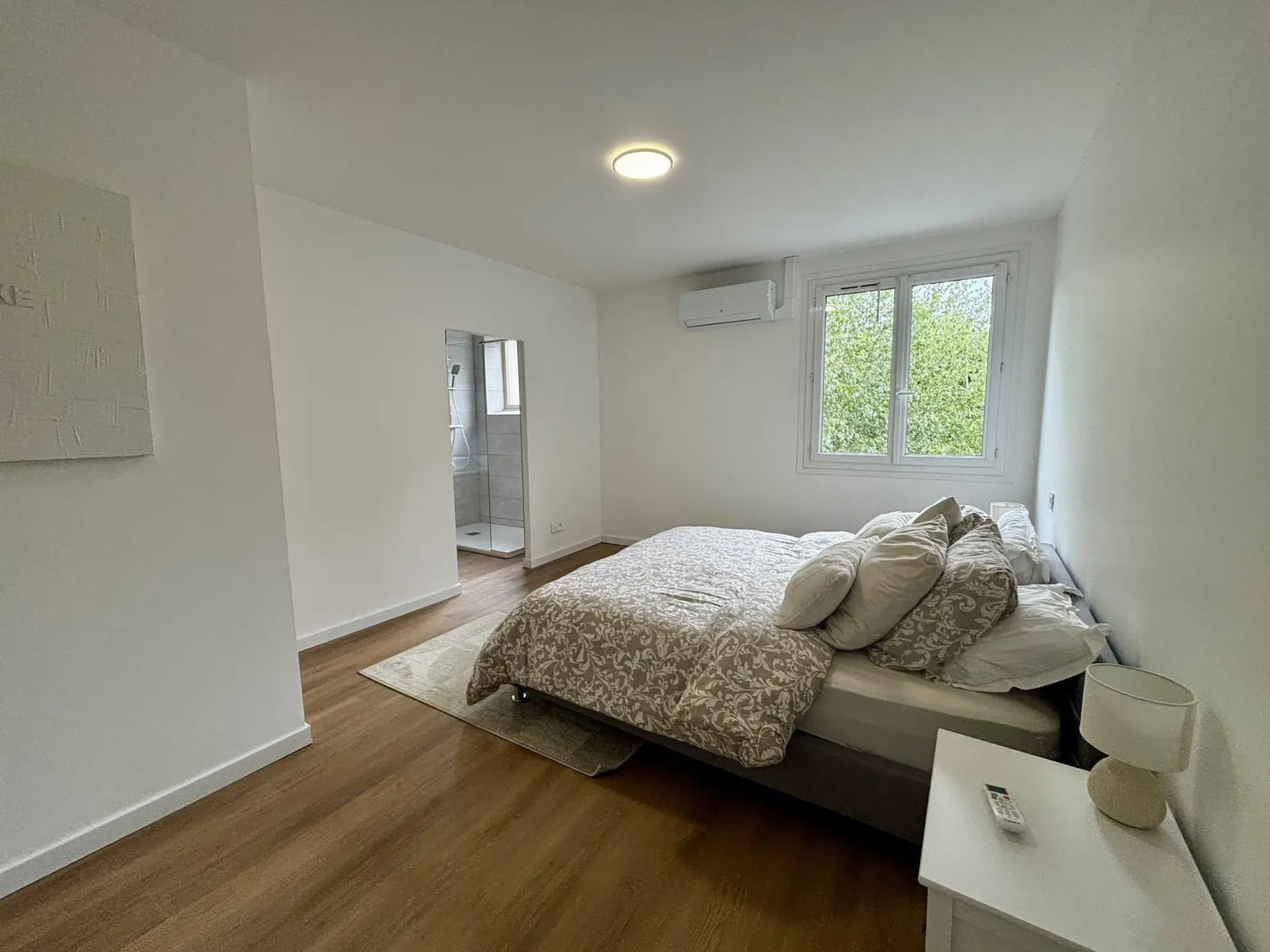 Appartement T4 rénové avec terrasse et parking au cœur de Brive 